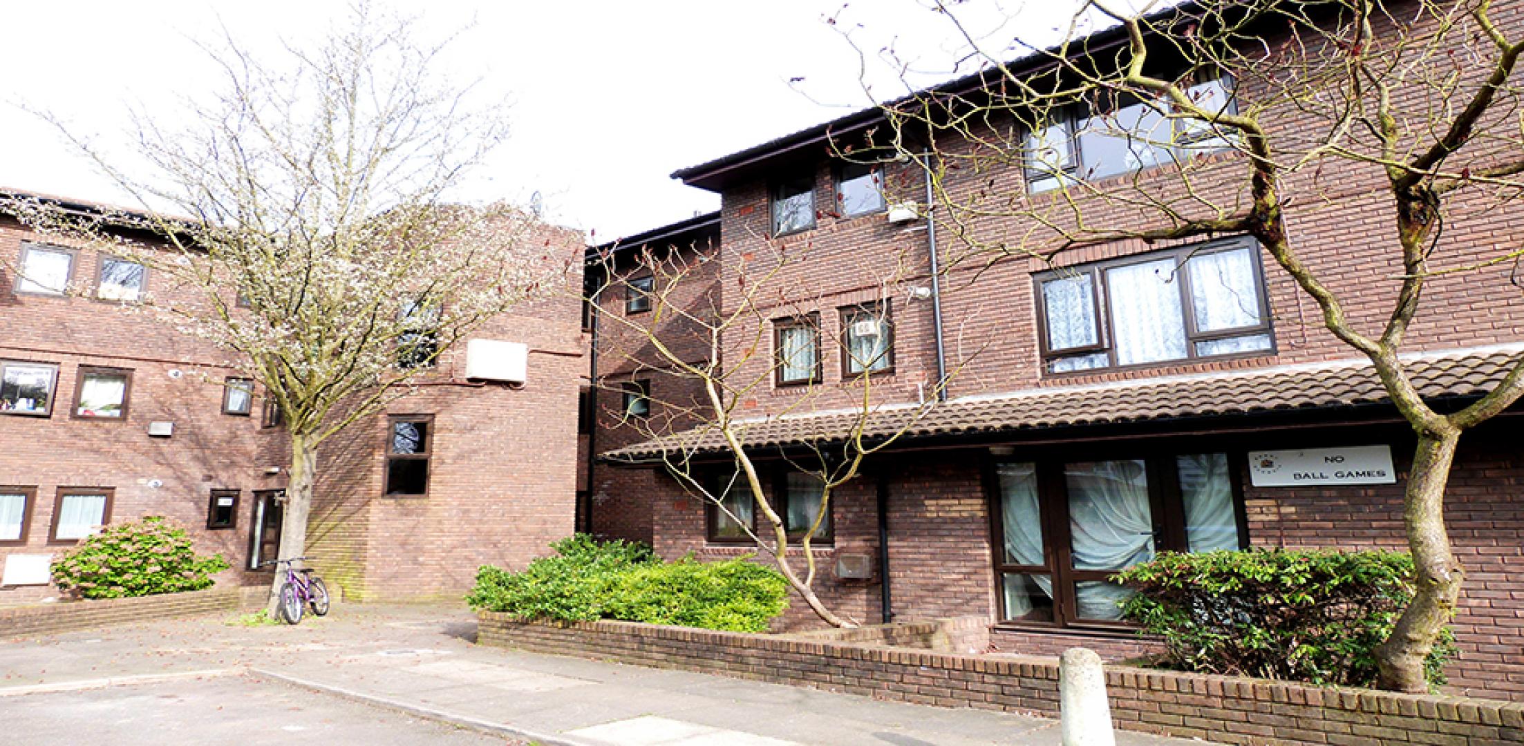 			4 Bedroom, 1 bath, 1 reception Flat			 Brondesbury Park, KILBURN